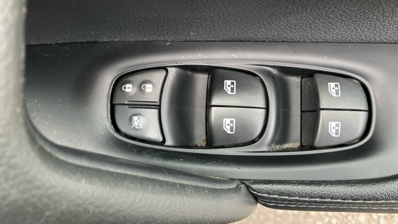 Nissan Qashqai 1.3 DiG-T N-Connecta 5dr Petrol Hatchback